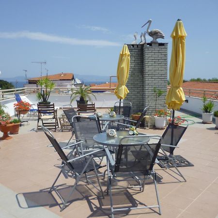 Petrakis Studios & Apartments Hanioti Buitenkant foto