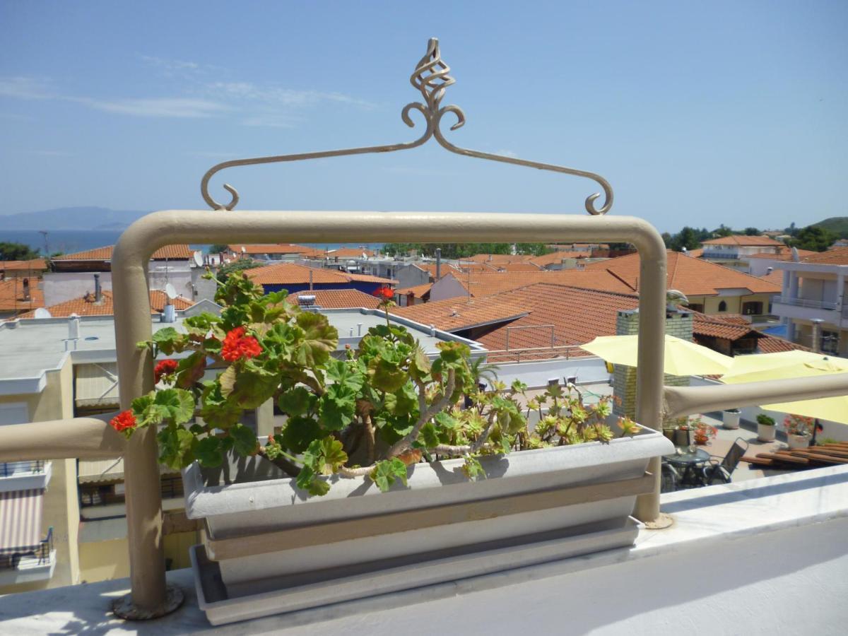 Petrakis Studios & Apartments Hanioti Buitenkant foto