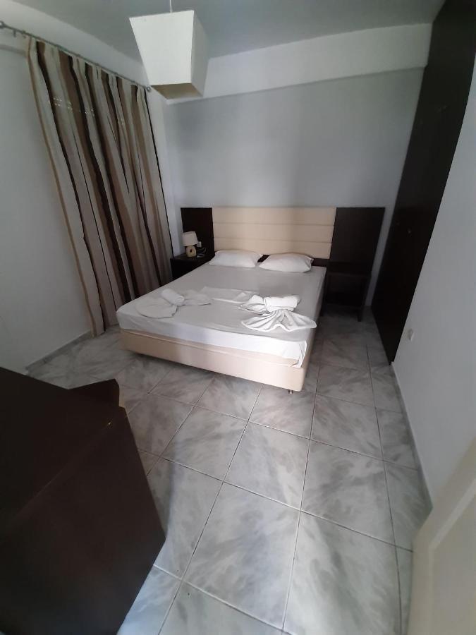 Petrakis Studios & Apartments Hanioti Buitenkant foto