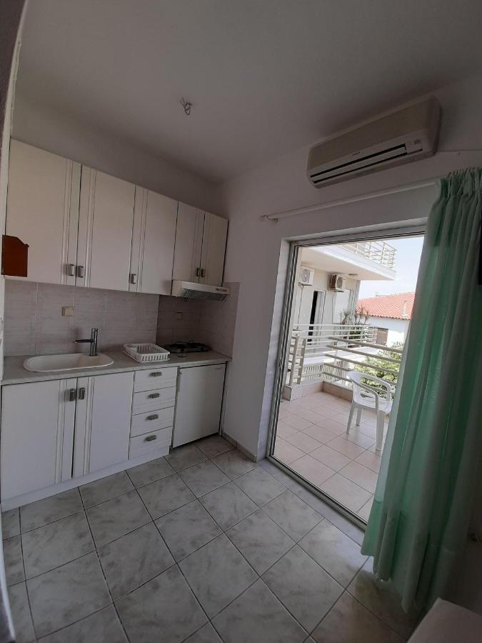 Petrakis Studios & Apartments Hanioti Buitenkant foto