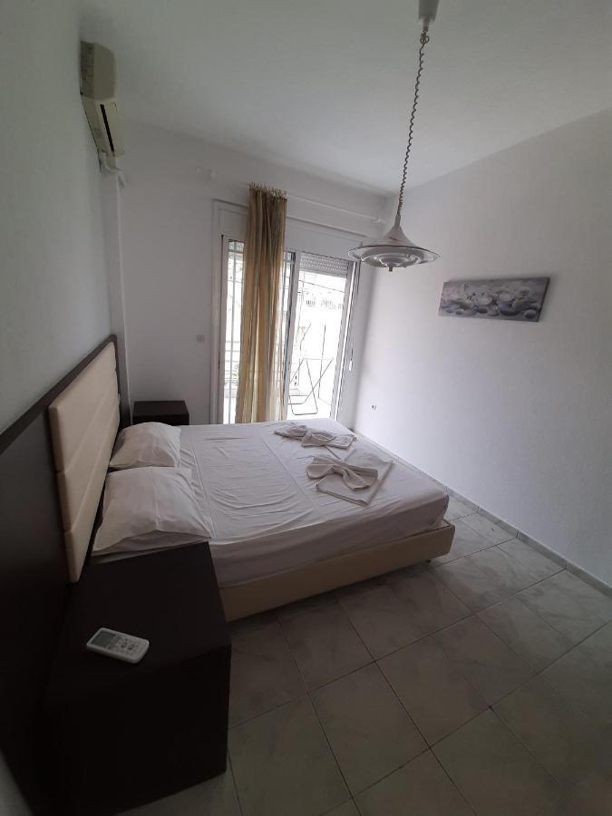 Petrakis Studios & Apartments Hanioti Buitenkant foto