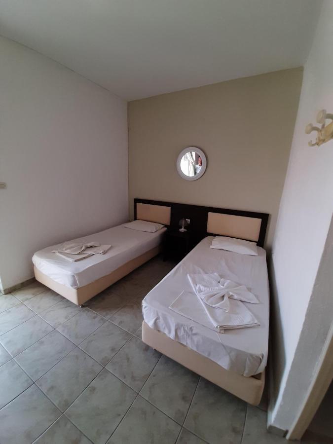 Petrakis Studios & Apartments Hanioti Buitenkant foto